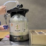 鮨ト酒肴 富かわ - KEGドラフトで搾りたてを呑む。シュワシュワ….