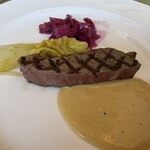 アル・ロドデンドロ - 熟成上州牛フィレ肉のロースト、ディジョンマスタードソース、地元野菜添え