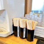 香川製麺所 - そうそう、卓上にお箸がないので
最初にお取りくださいませ♬