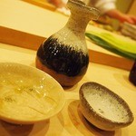 鮨 よし田 - 熱燗のおちょこは選べました