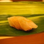 鮨 よし田 - ？？何だったっけ　しゃりは赤酢（酒粕原料）で