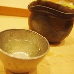 鮨 よし田 - おススメの冷酒は錫のぐい呑みで