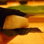 鮨 よし田 - 手渡しで〝海苔の帆立包み〟海苔の香り
