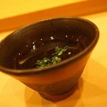 鮨 よし田 - 突き出しは寒いのでと海苔のお吸い物