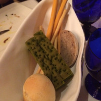 イル・テアトロ - パン盛り合わせ