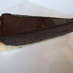 アル・ロドデンドロ - カカオ62%チョコレート使用の生の食感を残したケーキ