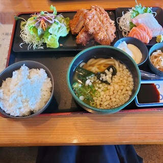 気まぐれ家 - 料理写真:B定食メインにヒレカツを選択　税込1180円