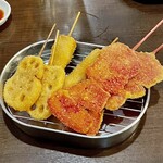 もつ鍋と焼きとんのお店 きじま屋 - 串揚げ。レンコン・豚肉・紅生姜
