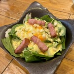 波平ジョニー - ベーコンと温玉のシーザーサラダ