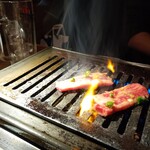 大衆ホルモン肉力屋 - 煙をいっぱい吸い込む