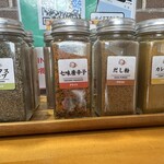 ブタリコ - 【2025.12.29(月)】テーブルにある調味料パウダー