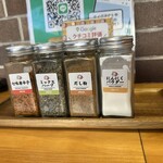 ブタリコ - 【2025.12.29(月)】テーブルにある調味料パウダー
