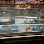 ガトー・ド・ボワ - 12月29日13時48分のショーケースの状況。ほぼありません。