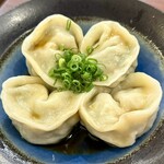 春巻き専門店 はるまきバトン - 牡蠣と春菊の水餃子 3個 600円
追加1個 200円