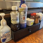 大衆酒場 みやにしテツオ - 卓上調味料