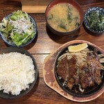 大衆酒場 みやにしテツオ - セットです。ご飯大盛りです。