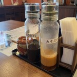 ◯肉定食 かわもと - 卓上