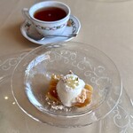 プロヴァンスの日曜日 - クリスマスランチB(\5,800)　デザート：信州りんごのタルトタタン・練乳とミルクのアイス