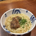 大衆割烹 まつもと - 沖縄の八重山そば
石垣島から取り寄せた麺と自家製スープ、トロトロに煮込んだ軟骨ソーキがのってます
800円　小480円