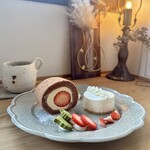 ハルトナリ。 - １２月スイーツプレート　キャラメルモカロールケーキとラム香るりんごレアチーズケーキ(\1,000)、ハルトナリ。ブレンドhot(\600)