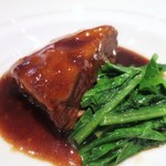 私厨房 勇 - 群馬県産せせらぎポークの角煮 A菜の湯引き添え