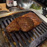 大阪焼肉・ホルモン ふたご - はみ出たいハラミ　会員なると2390円税別