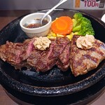 いきなりステーキ - 着膳した熱々鉄板