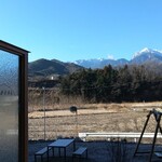 白州アルベロ - 駐車場からの甲斐駒ヶ岳