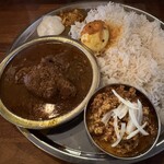 Spice Bar モンカリー - ﾓﾝｶﾘｰﾌﾟﾚｰﾄﾎﾟｰｸ大盛り、ﾁｷﾝｷｰﾏ、たまごｱﾁｬｰﾙ