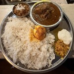 Spice Bar モンカリー - ﾓﾝｶﾘｰﾌﾟﾚｰﾄﾎﾟｰｸ大盛り、ﾁｷﾝｷｰﾏ、たまごｱﾁｬｰﾙ