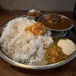 Spice Bar モンカリー - ﾓﾝｶﾘｰﾌﾟﾚｰﾄﾎﾟｰｸ大盛り、ﾁｷﾝｷｰﾏ、たまごｱﾁｬｰﾙ