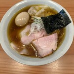 シマリボン - 醤油、味玉と肉雲呑トッピング
