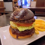 336179763 - 『平日昼限定セットメニュー（1570円税込）』
                      　『ヘブンバーガー（ヘブンソース）』『ポテトフライS』『ジンジャエール』