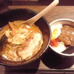 ななほし - Ｂセット(カレー丼＋醤油ラーメン) ９５０円(税込)