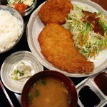 とんかつコロッケランチ700円､小鉢2品･お漬物付き､ご飯･味噌汁おかわりOK。