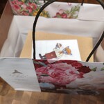 パティスリー モンテローザ - 手提げ紙袋を付けて頂きました。