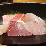 立ち飲み ひとよ - 刺身盛り合せ♪