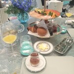 Tiffany Blue Box Café - 