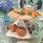 Tiffany Blue Box Café - 