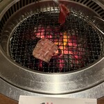 炭燒肉 石田屋。 本店 - 特上塩タンは表面をさっと炙るだけでOK