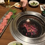 炭燒肉 石田屋。 本店 - 特上塩タンは柔らかくてトロけるみたいで肉汁がジュワッと溢れ出ます。感動級
