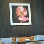 ブルガリ バー - 室内に飾ってある絵画、Italia的でブルガリらしい。