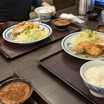 とんかつ 濵かつ - お手軽 濱かつ バラエティ御膳
            種類は、クリームコロッケ、ヒレかつ、オランダかつ
            (麦ご飯、赤だし、お漬物、キャベツ)は お代わり無料 