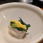 御懐石 志ら玉 - 海老芋と菊菜