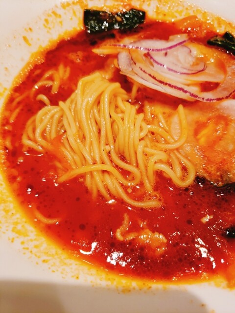 真っ赤ならーめん とまこ 三宮センタープラザ店 - 神戸三宮（阪急