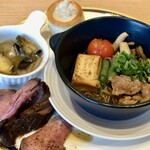 フレンチレストラン フルーヴ - 和牛のすき焼き、鮑など豪華な朝食です