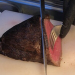 フレンチレストラン フルーヴ - ローストビーフをカットしてもらっているときに撮影しました