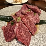 炭火焼肉 ホルモン にく式 - アツハラミ、アツカイノミ（松坂牛）