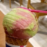 サーティワンアイスクリーム - 料理写真:ベリー ミーツ ピスタチオ