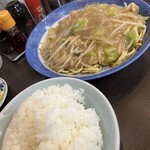 お栄さん - 太麺皿うどんとご飯中です。